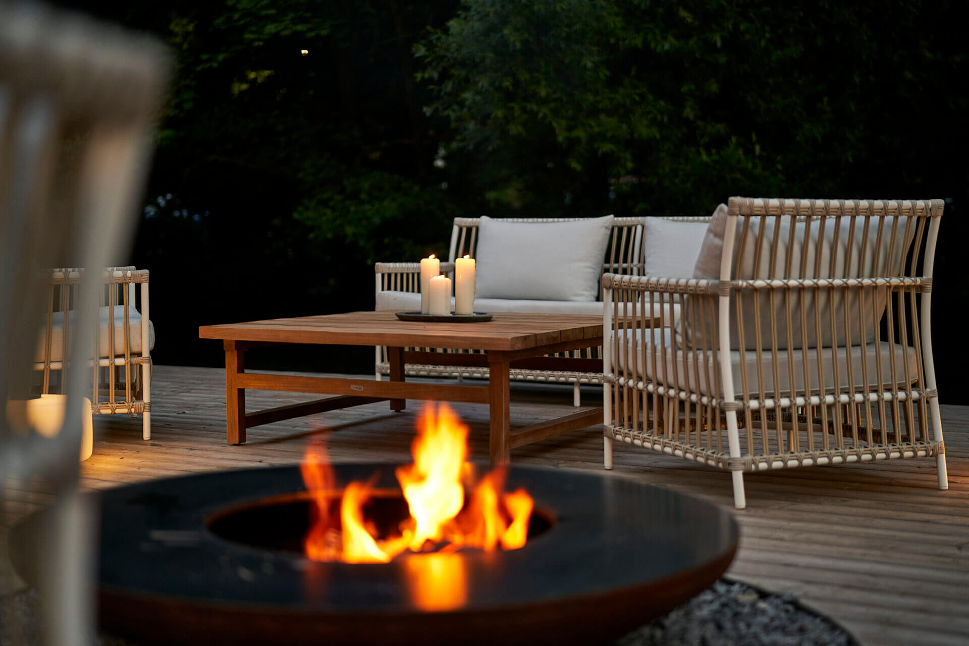 HBB_Shooting_06-21_482_©SebastianBöttcher Terrasse bois accoya brasero