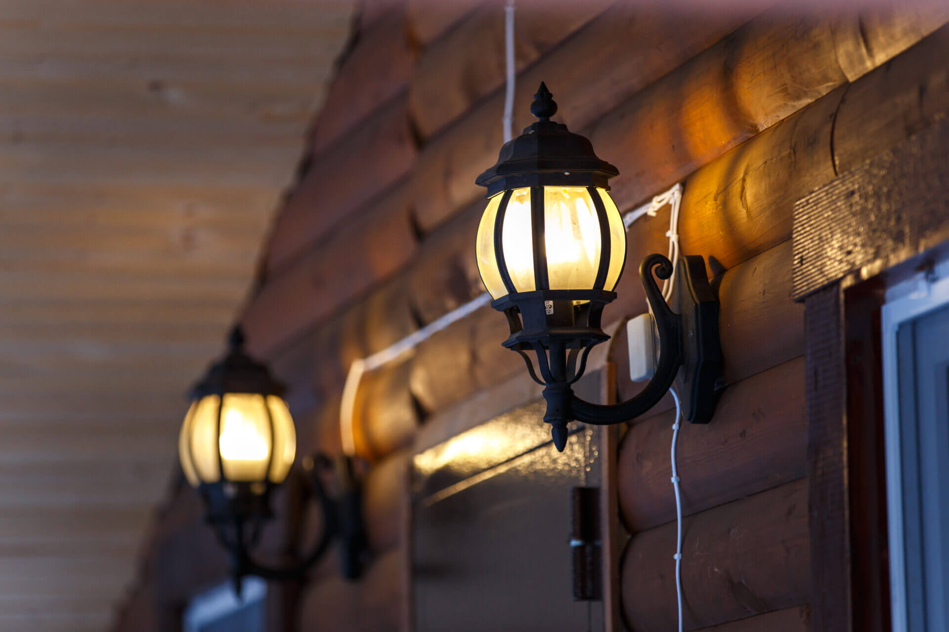 lumière terrasse bois lampadaire
